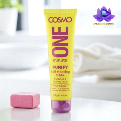Frasco amarelo de máscara facial COSMO ONE minute PURIFY com bloco esponjoso rosa e logótipo SPARKLING BEAUTY