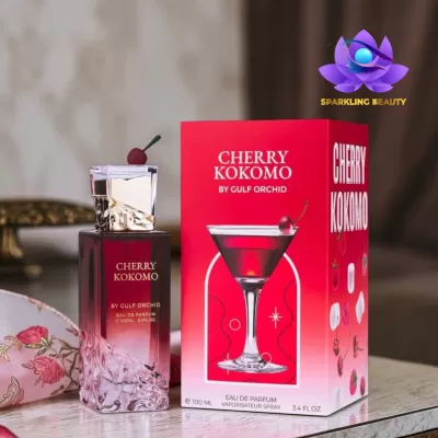 Frasco de perfume Cherry Kokomo com tampa e caixa vermelha ao lado