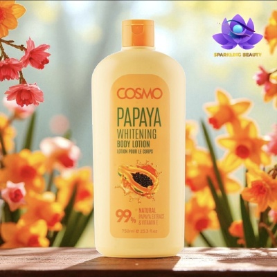 Loção corporal COSMO PAPAYA WHITENING numa embalagem amarela com flores ao fundo