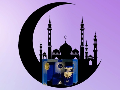 Embalagem azul e dourada com frasco amarelo, fundo roxo com lua crescente e silhueta de mesquita