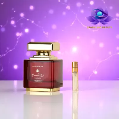 Frascos de perfume em superfície branca com fundo roxo e logo Sparkling Beauty