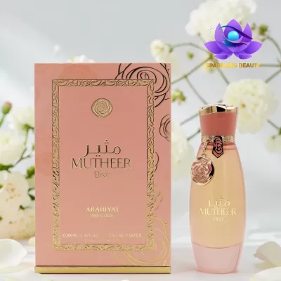 Frasco e caixa de perfume Mutheer Elixir Arabiyat Prestige rosa e dourado com flores no fundo