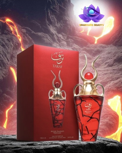 Frasco e caixa de perfume TARAF vermelhos com detalhes dourados, fundo rochoso com lava.