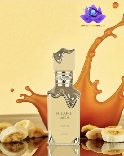 Frasco de perfume ECLAIRE BANOFFI com fatias de banana e líquido castanho ao fundo