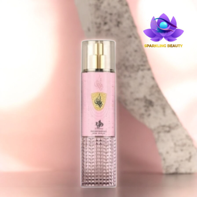 Frasco de perfume rosa com tampa transparente e detalhes dourados