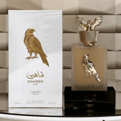 Perfume Shaheen Gold Lattafa Luxury com frasco e caixa decorados com falcão dourado.