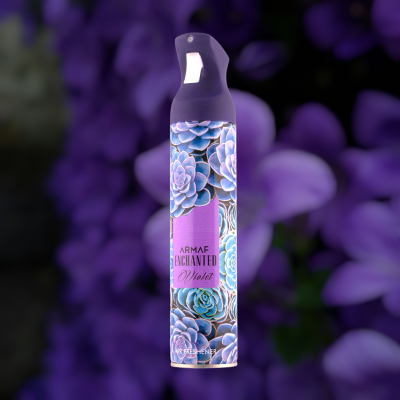 Frasco aerossol roxo com design floral azul e lilás