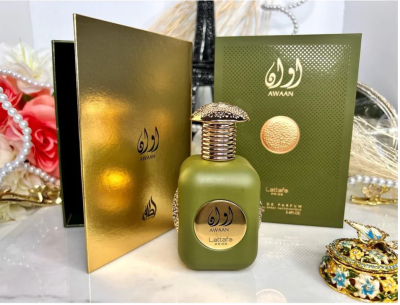 Frasco de perfume Awawn da Lattafa com embalagem dourada e verde