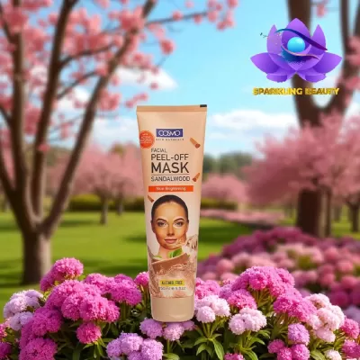 Máscara facial peel-off COSMO Sândalo sobre flores num jardim