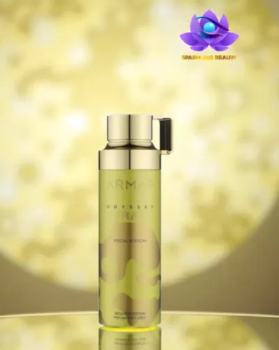 Frasco dourado de perfume ARMÉ ODYSSEY SPECIAL EDITION com logótipo SPARKING BEAUTY ao fundo