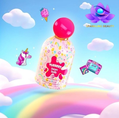 Frasco de perfume turques com tema unicórnio e fundo colorido de arco-íris e nuvens