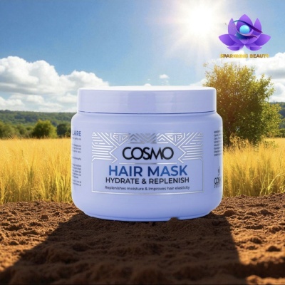 Máscara capilar COSMO HAIR MASK sobre terra com campo e céu ao fundo