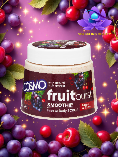 Frasco de esfoliante COSMO fruit burst smoothie uva e cereja com fundo roxo e frutas