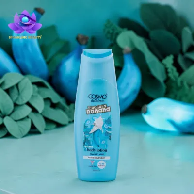 Loção corporal COSMO delicious Blue Java banana em embalagem azul com bananas azuis ao fundo