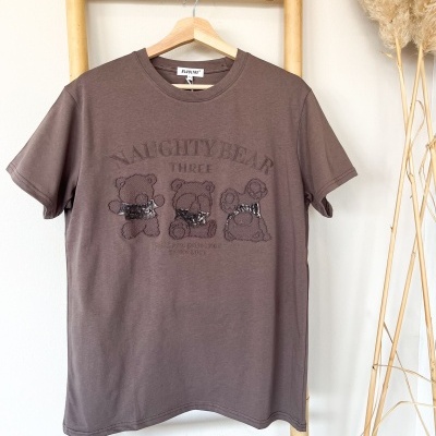 T-shirt castanha com ursinhos em relevo e lantejoulas
