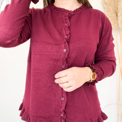 Camisola de malha vinho com folhos e botões.