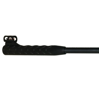 Espingarda preta com cano longo e coronha antiderrapante