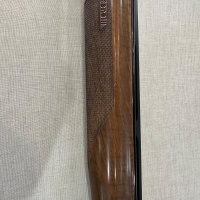 Coronha de madeira envernizada com textura quadriculada e gravação BRUGI