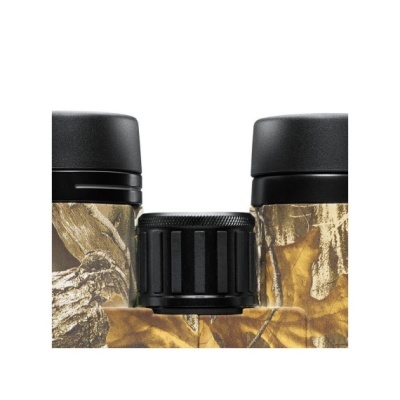 Detalhe da parte superior de binóculos com padrão camuflado e botões pretos de ajuste