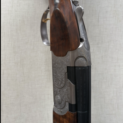 Espingarda de caça Beretta com detalhes em madeira e metal