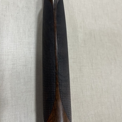 Cabo de taco de bilhar com madeira castanha e textura preta