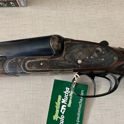 Espingarda de canos paralelos com etiqueta verde da Paulo Mucha