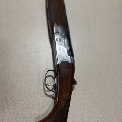 Espingarda de canos sobrepostos com cabo e armação decorativa