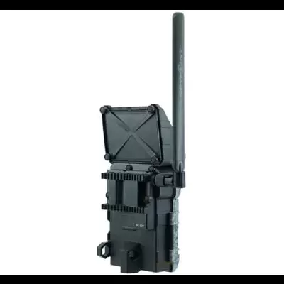 Dispositivo eletrónico preto com antena longa sobre fundo branco