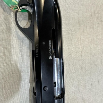 Espingarda preta brilhante com punho texturizado e texto ComforTech N 623764