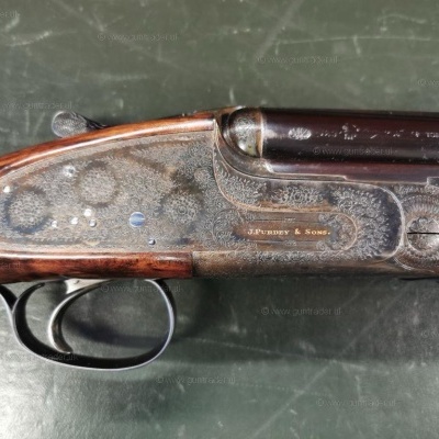 Espingarda de caça com gravação 'PURDEY & SONS' na parte lateral metálica
