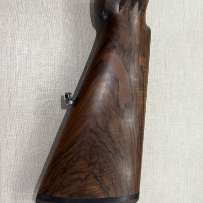 Coronha em madeira castanha de espingarda com base de borracha preta