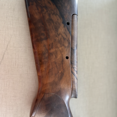 Coronha de madeira trabalhada com acabamento polido e burrinho de borracha preto