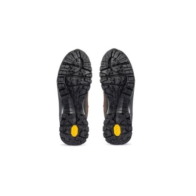 Solas pretas antiderrapantes de botas castanhas