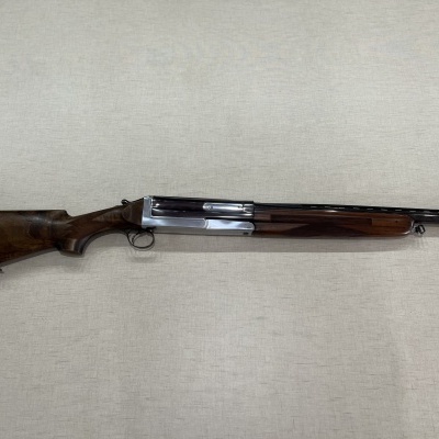 Espingarda de cano duplo com madeira e metal