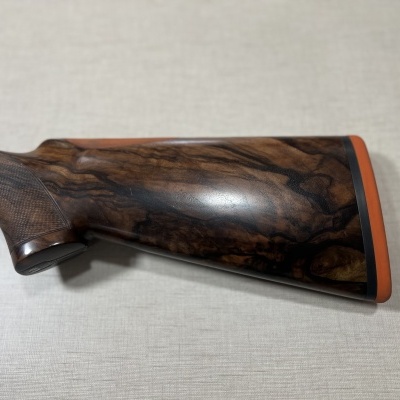 Coronha de madeira escura com inserto laranja