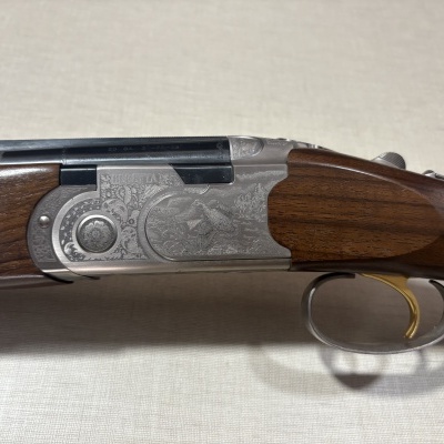 Espingarda de caça Beretta com madeira e metal gravado