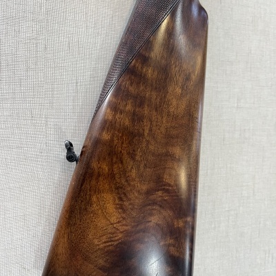 Coronha de espingarda em madeira castanha polida
