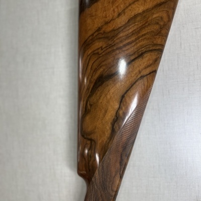 Coronha de madeira polida com padrão natural