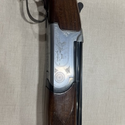 Espingarda de caça com madeira e gravações em aço