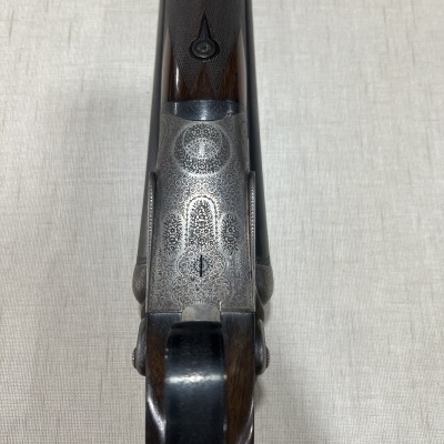 Espingarda de canos duplos com madeira e metal gravado