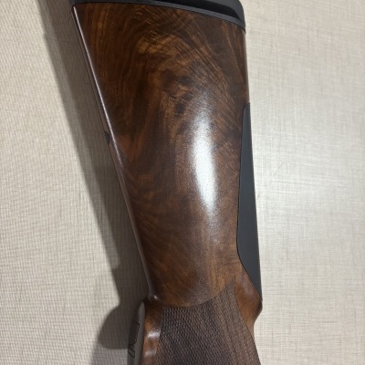 Coronha de madeira de arma de fogo com borracha preta