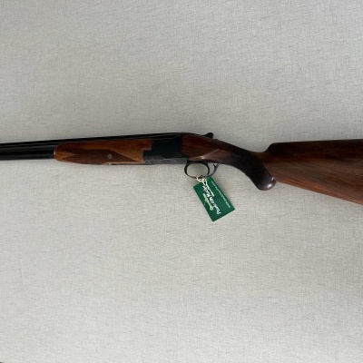 Espingarda de canos sobrepostos com madeira castanha e canos pretos