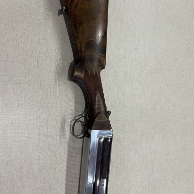 Espingarda com coronha em madeira e armação metálica