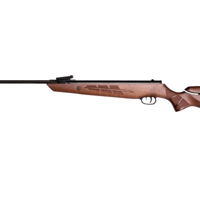 Rifle de caça com coronha em madeira trabalhada castanha e cano preto