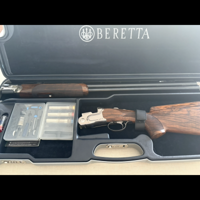 Estojo Beretta com espingarda desmontada e kit de manutenção