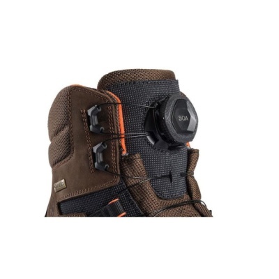 Botim de caminhada castanho e preto com sistema BOA