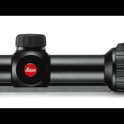 Luneta de mira preta Leica Magnus com texto vermelho e branco