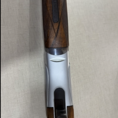 Parte de espingarda em madeira e metal prateado