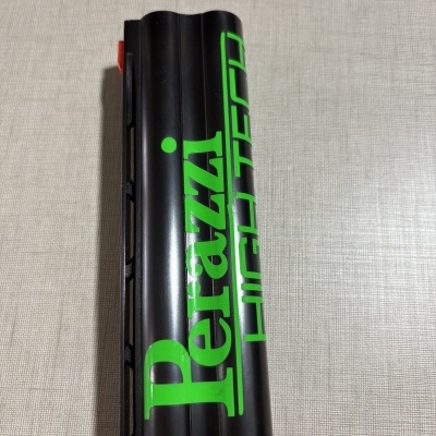 Cartucho preto com texto verde Perazzi HIGH TECH