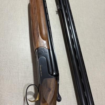 Espingarda Perazzi MX-11 com madeira polida e canos pretos duplos